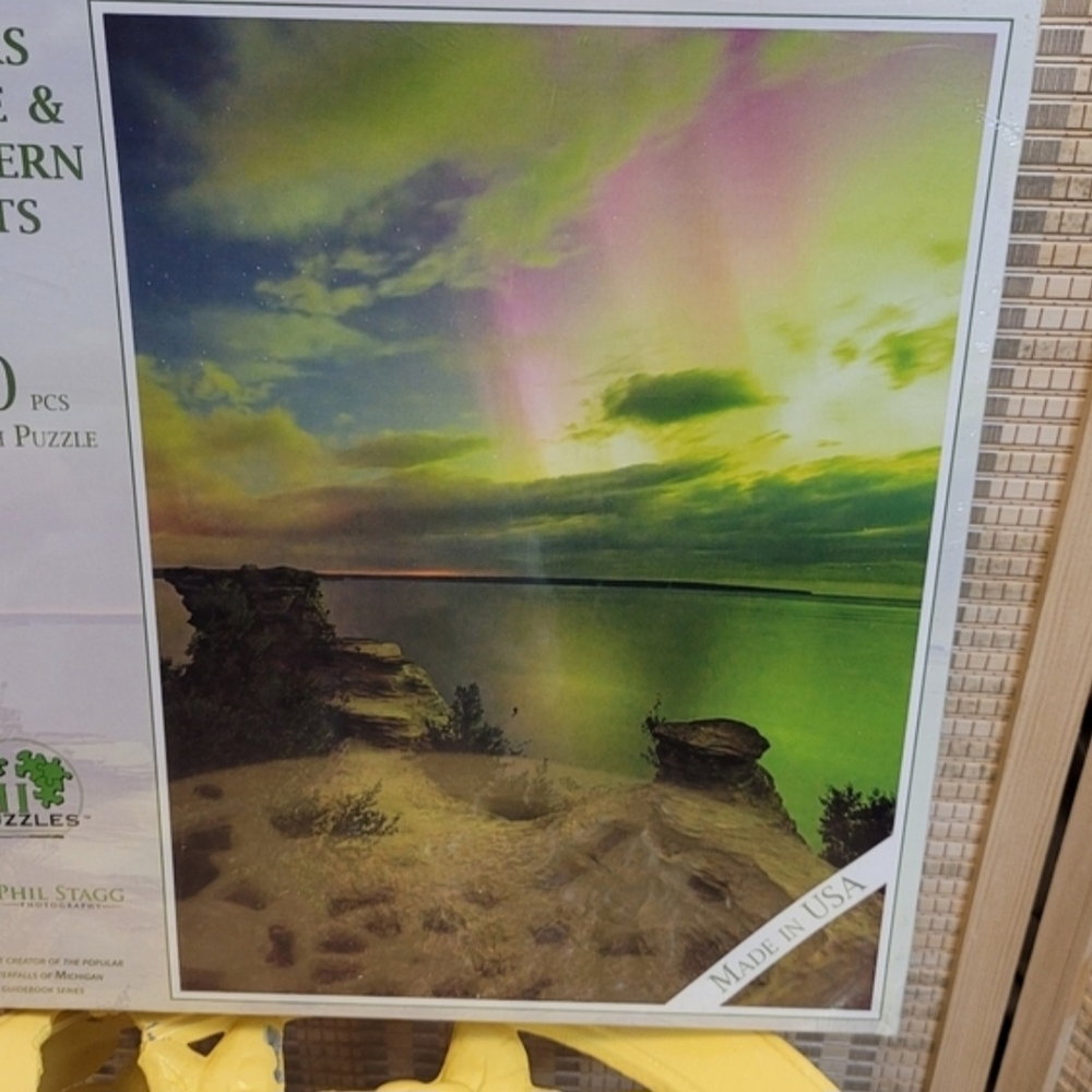 Miners Castle & Northern Lights 500 Piece Puzzle - Picture 2 of 8